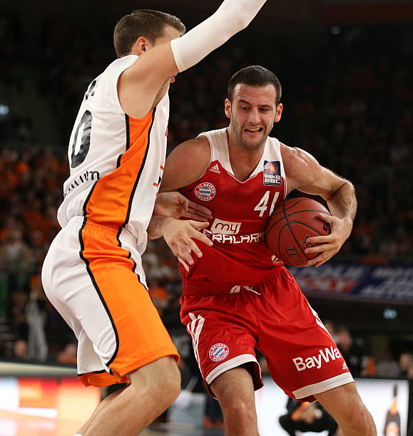 篮球中锋线 篮球中锋线