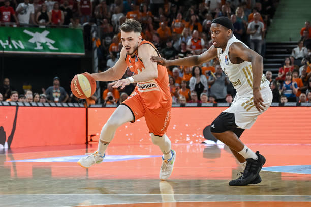 也通过后卫 也通过后卫